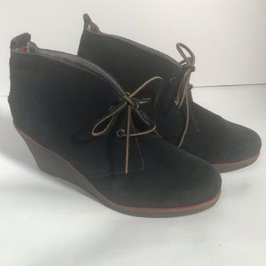 Navy suede Sperry Topsider ankle wedge boots sz9